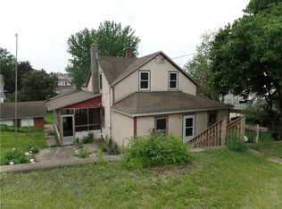 413 4th Ave E, Durand, WI 54736