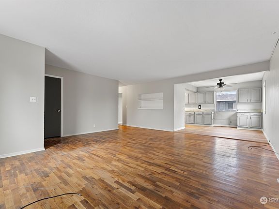 5th image of 711 S Marigold Street