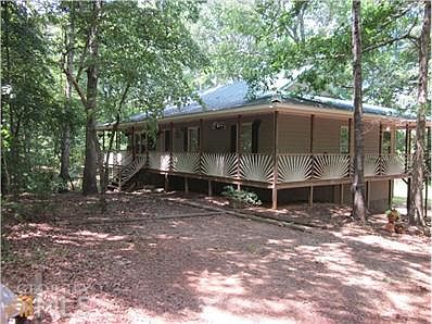 Front approach from driveway