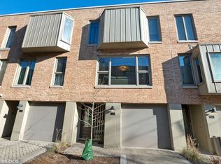 126 Frank Lloyd Wright Ln, Oak Park, IL 60302