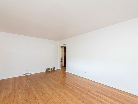 2nd image of 1815 Hervey Ave