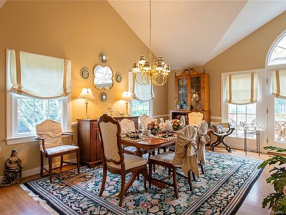 4th image of 15 Heatherfield Ct