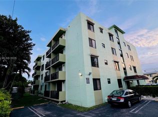 1530 SW 2nd St APT 401, Miami, FL 33135
