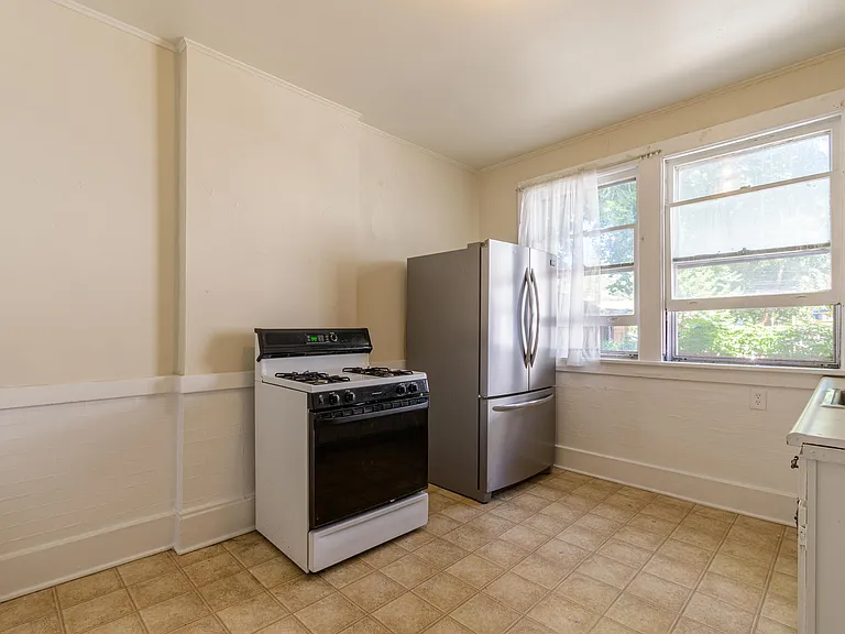 760 Harvard St — Photo 17