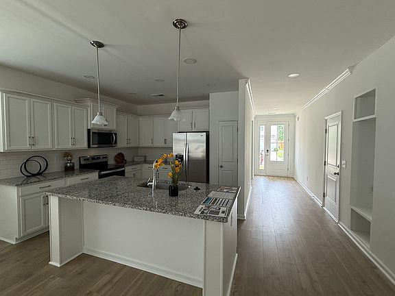 2nd image of 12 Thorne St