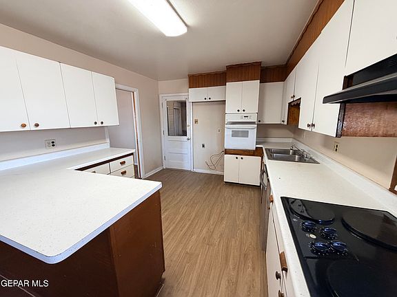 4th image of 2913 Fir St