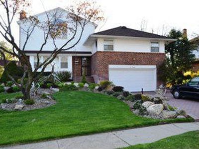 619 Duke St, Westbury, NY, 11590