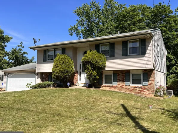 305 Apache Trl, Browns Mills, NJ 08015