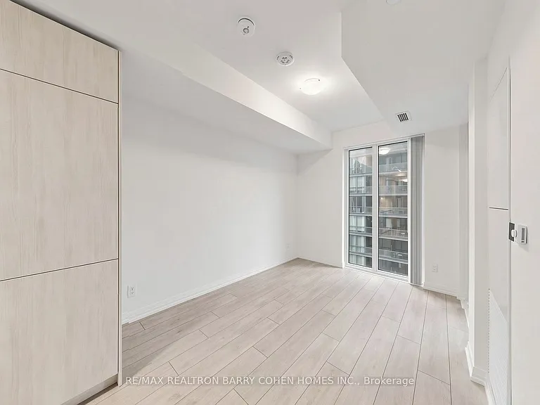 400 King St W #1922 — Photo 12