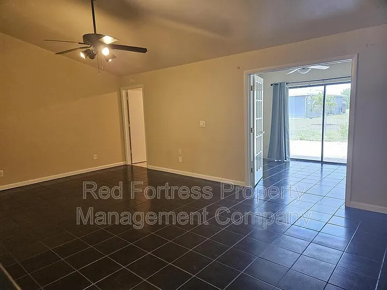4114 Skyline Blvd #B — Photo 2