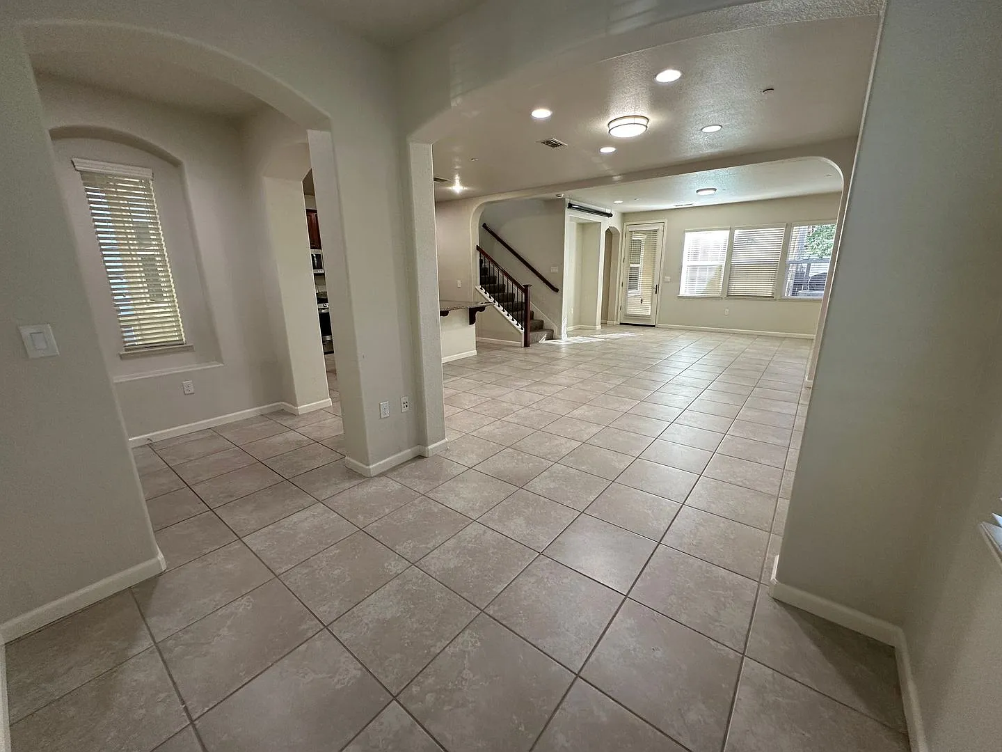 Beautiful 3 Bedroom, 2.5 Bath Mountain House Home — Photo 4
