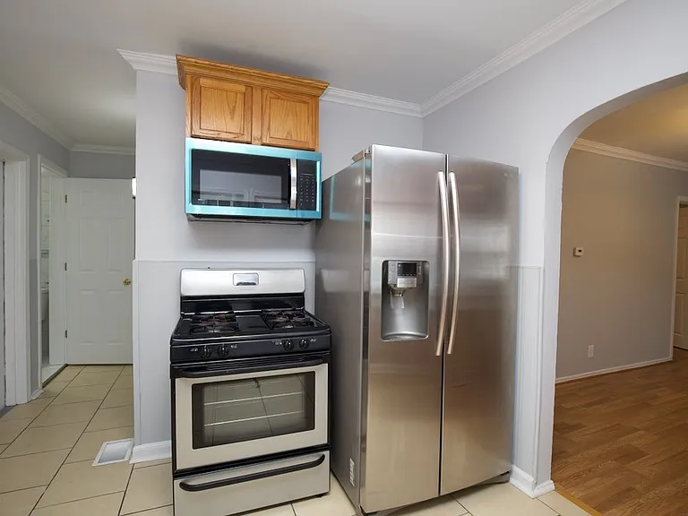 2609 W Thomas St #R2 — Photo 5