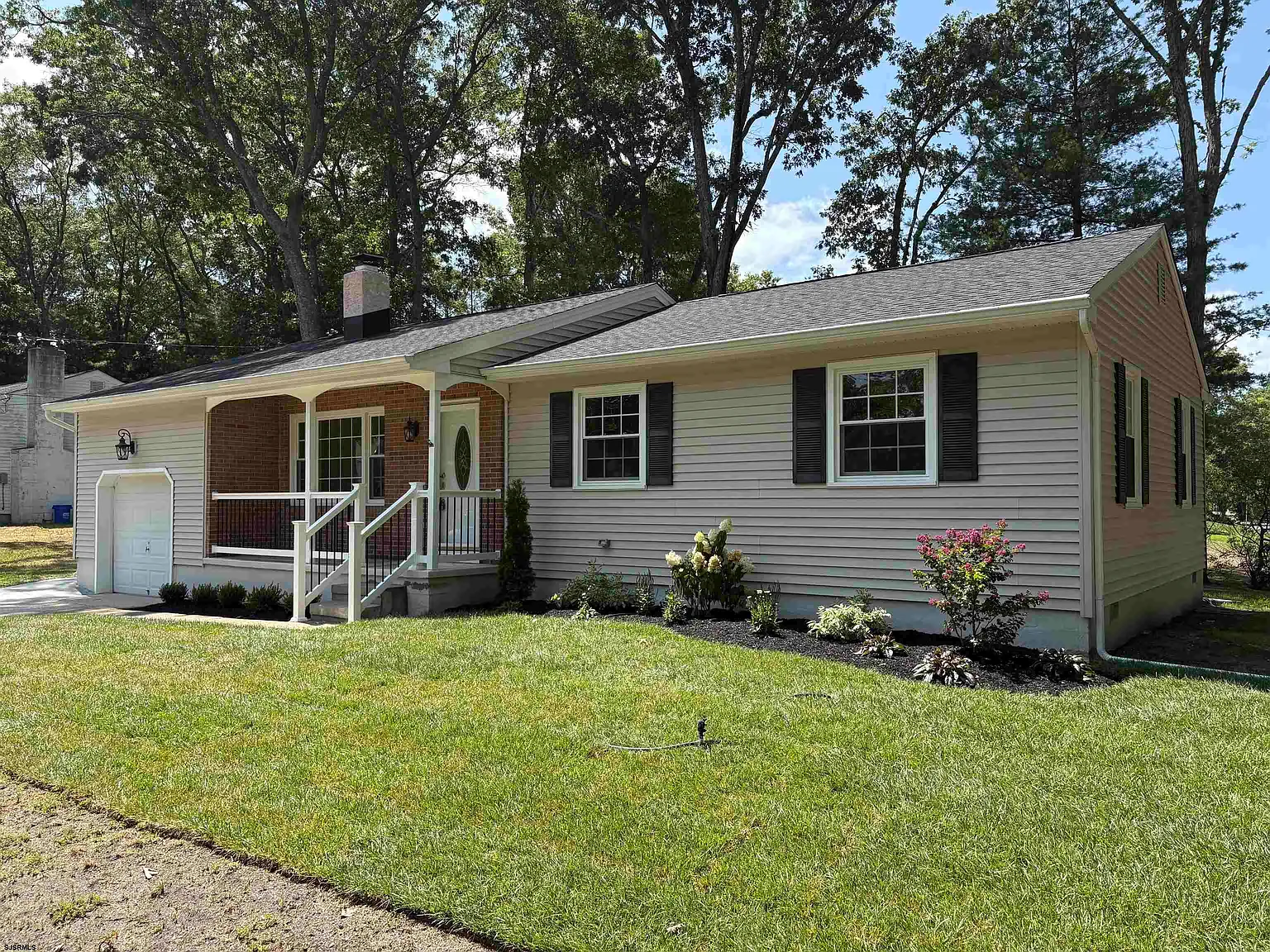 3 bed, 1.0 bath, $2,550 — Photo 1