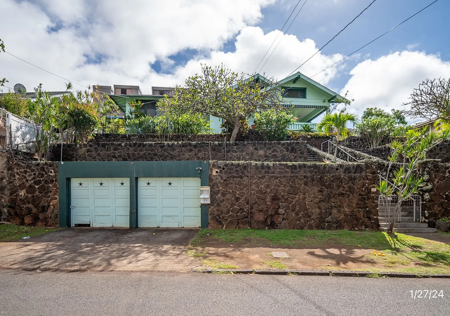 $4,795 / 2BR + Storage Room 3BA 2,194 SF Classic Punchbowl Main Home with Ocean, City & Mountain ... — Photo 1