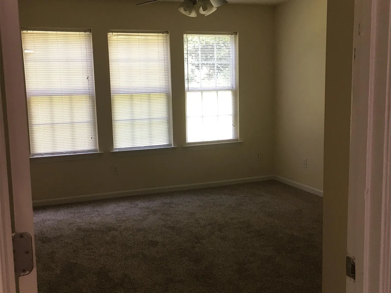 1117 W Broad St - 1 — Photo 3