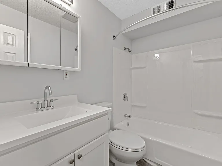 Tall Oaks Apartments — Photo 17
