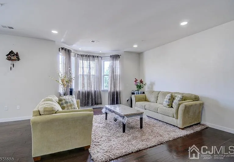 331 Pond Ln — Photo 6