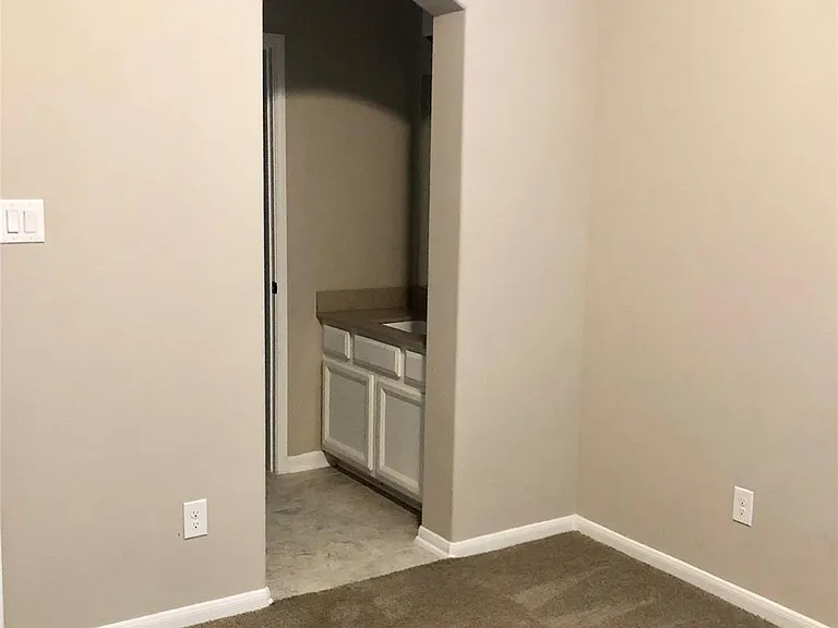 520 Pedernales St — Photo 17