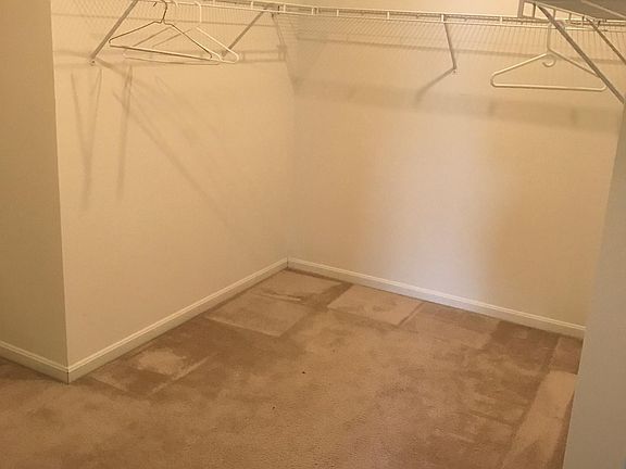 3rd image of 302 N Twin Lakes Blvd