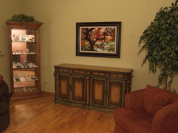 5th image of 2817 Occidental Dr