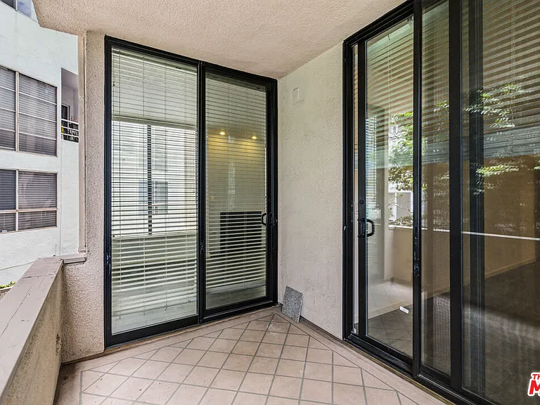 500 S Barrington Ave #2 — Photo 21