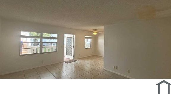 2nd image of 320 Fanshaw Way #H