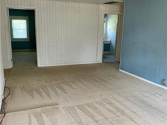 5th image of 614 Dune St #3