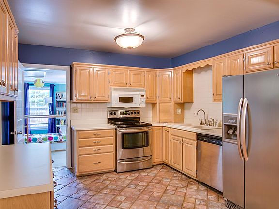 5th image of 509 Arrowwood Dr