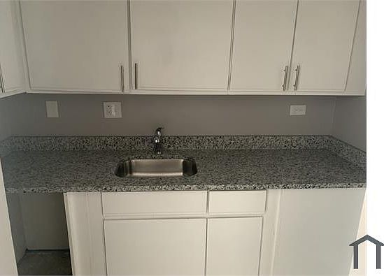 5th image of 7147 S Jeffery Blvd APT 406