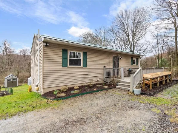 495 Foxwood Rd, Wampum, PA 16157