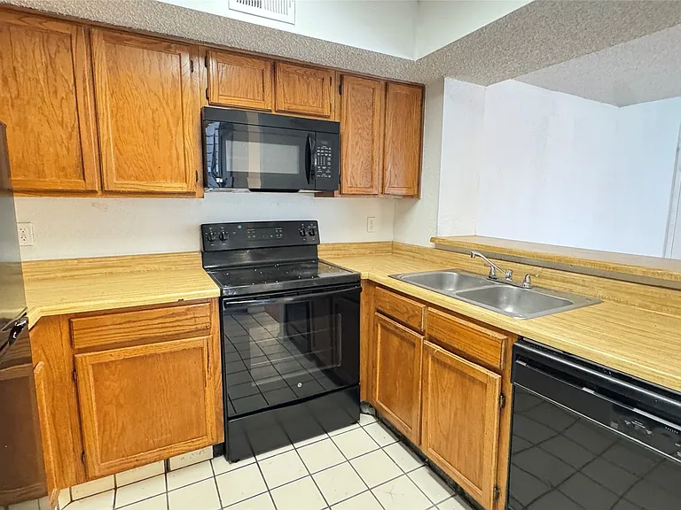 9811 Walnut St #F207 — Photo 7
