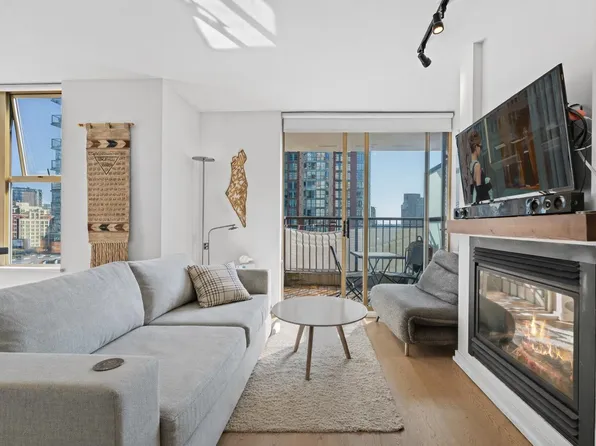 969 Richards St #1206, Vancouver, BC V6B 1A8