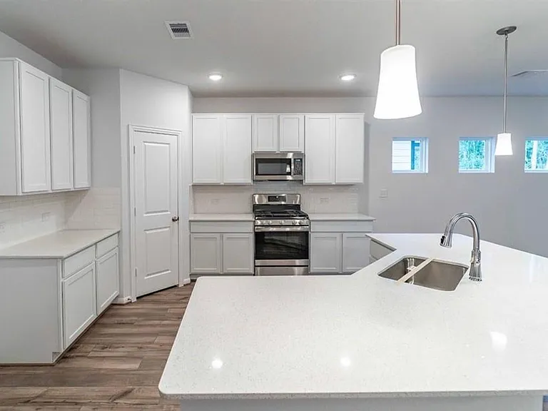 14397 High Hill Dr — Photo 2