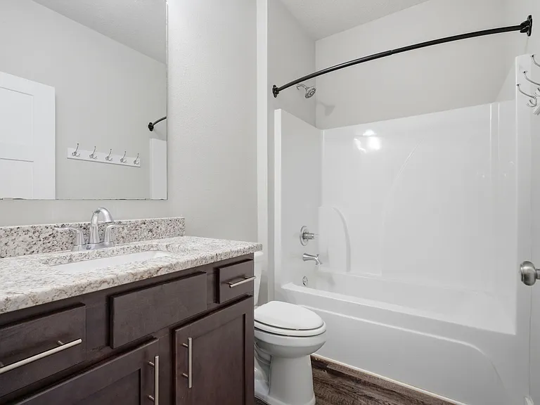 425 Pemberton Ln — Photo 33