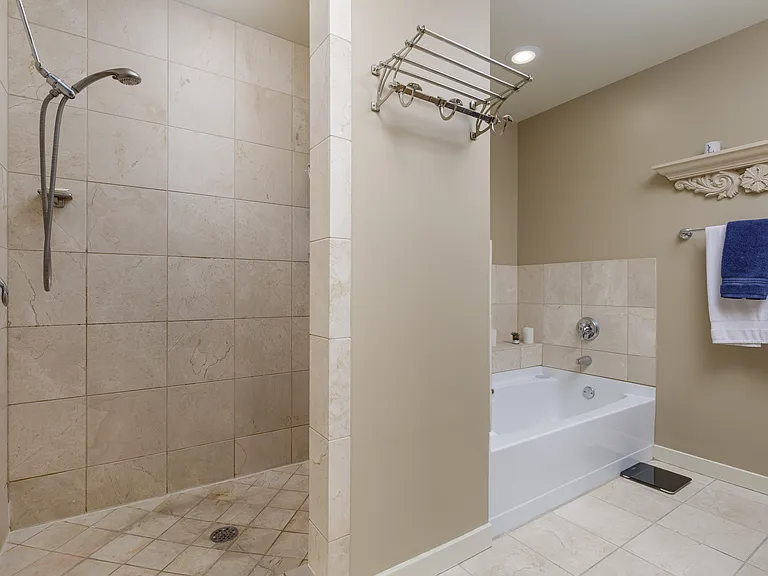 1200 Main St #306 — Photo 14