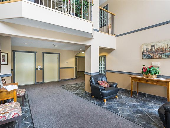 4th image of 261 Youville Dr E #511