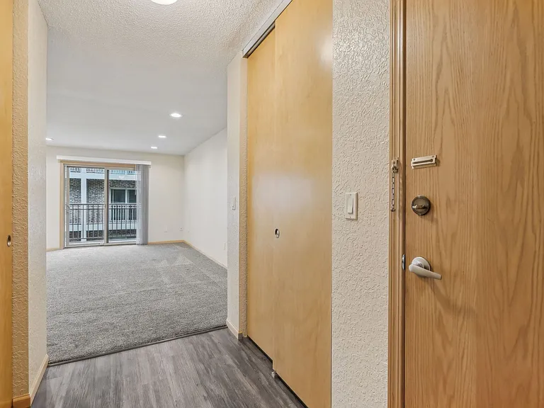 Larpenteur Estates Apartments — Photo 43