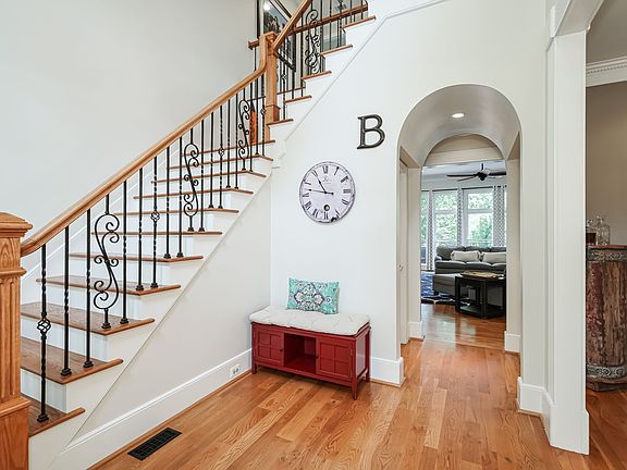 5th image of 680 Saint Regis Ln