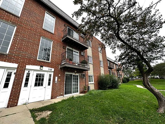 2nd image of 105 W Elk Trl APT 105