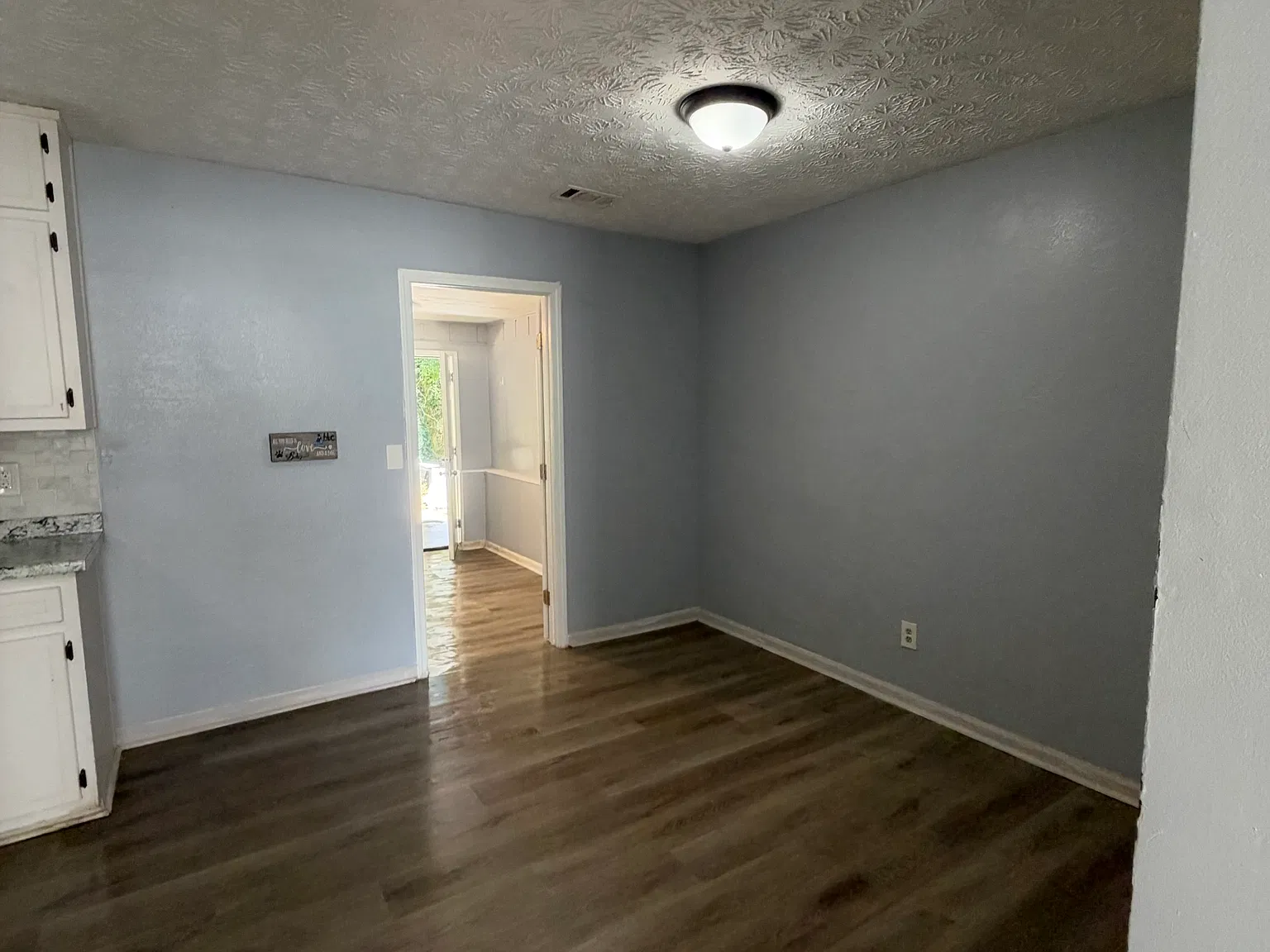 3 bed, 1300 sqft, $1,975 — Photo 3