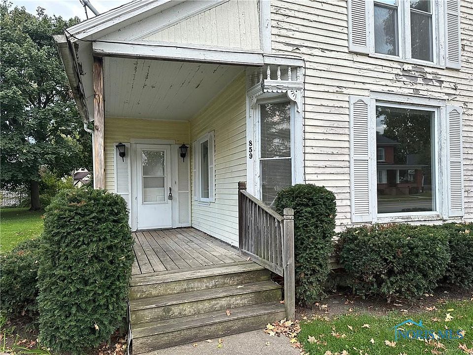 2nd image of 859 Woodlawn Ave