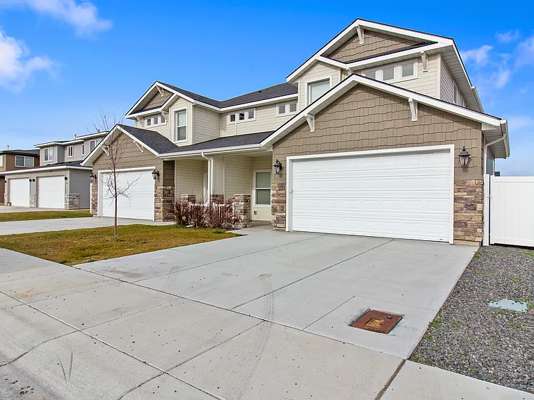 1020 Frank Henry Rd — Photo 2