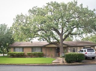 215 Skylark Dr, Fredericksburg, TX 78624
