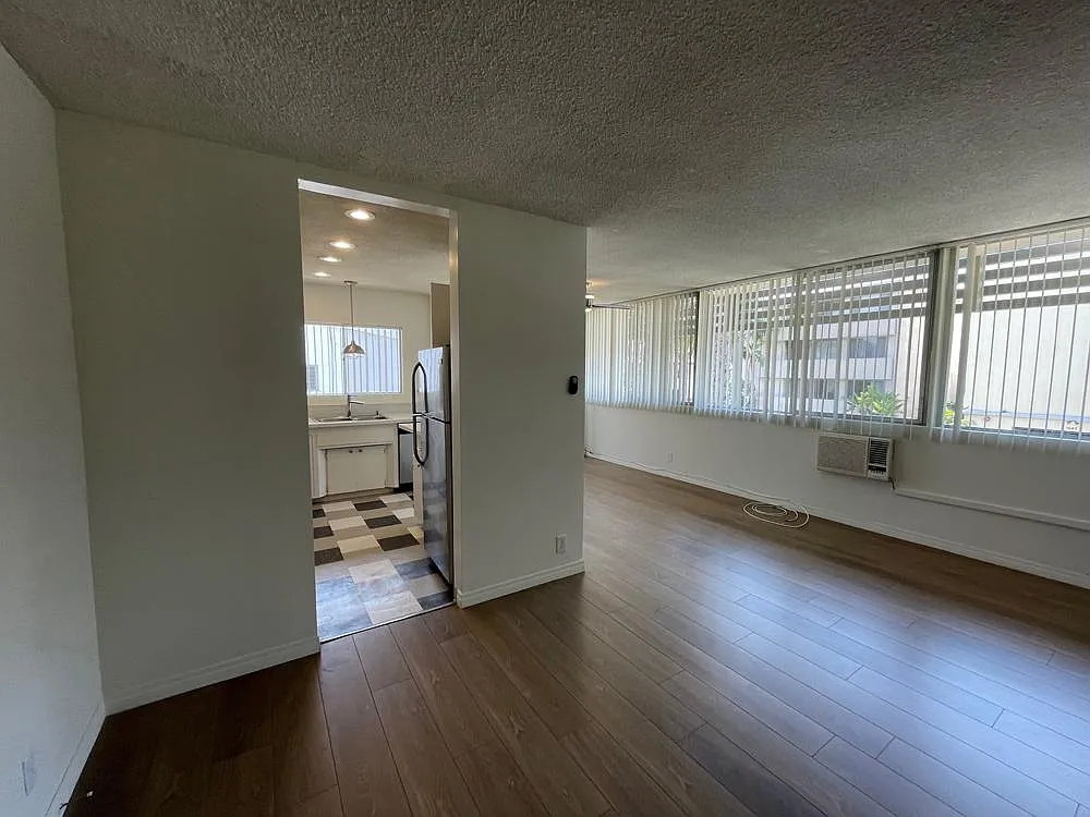 2 bed, 1100 sqft, $3,100 — Photo 4