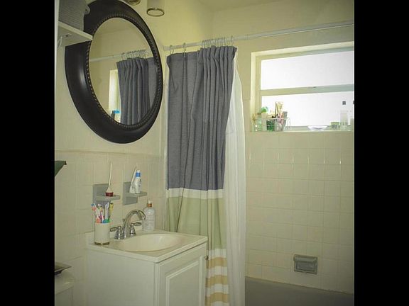 4th image of 285 SE Abeto Ln