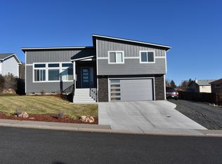 405 Crestdale Way, Klamath Falls, OR 97603