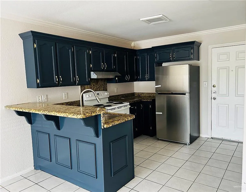 2 bed, 1.0 bath, 830 sqft, $875 — Photo 3