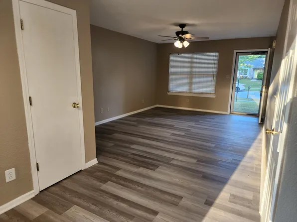 1312 Blue Heron Ln, Greenwood, IN 46143