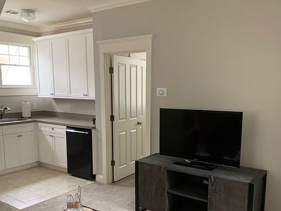 4th image of 621B Dogwood Ln