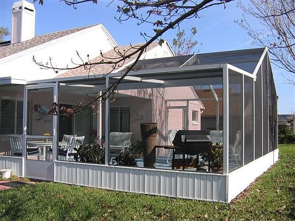 Large 23' x 24' Screened-in Patio